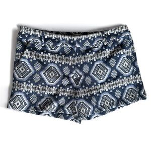Cowgirl Justice Women’s L 36” Navy Geometric Southwestern Woven Shorts Mid Rise